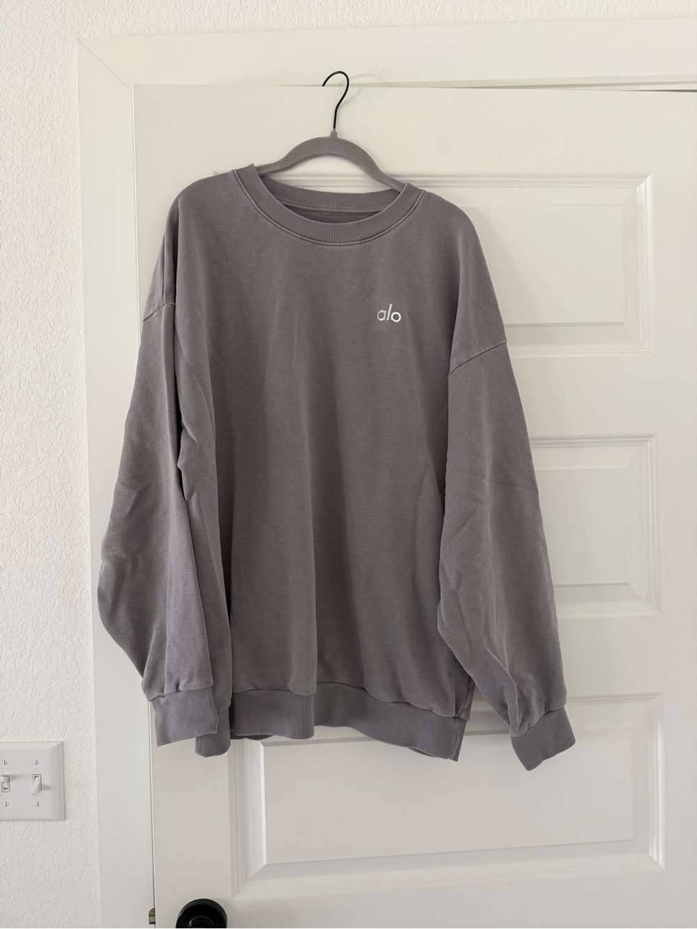 ALO Yoga Crewneck Sweatshirt in Gray